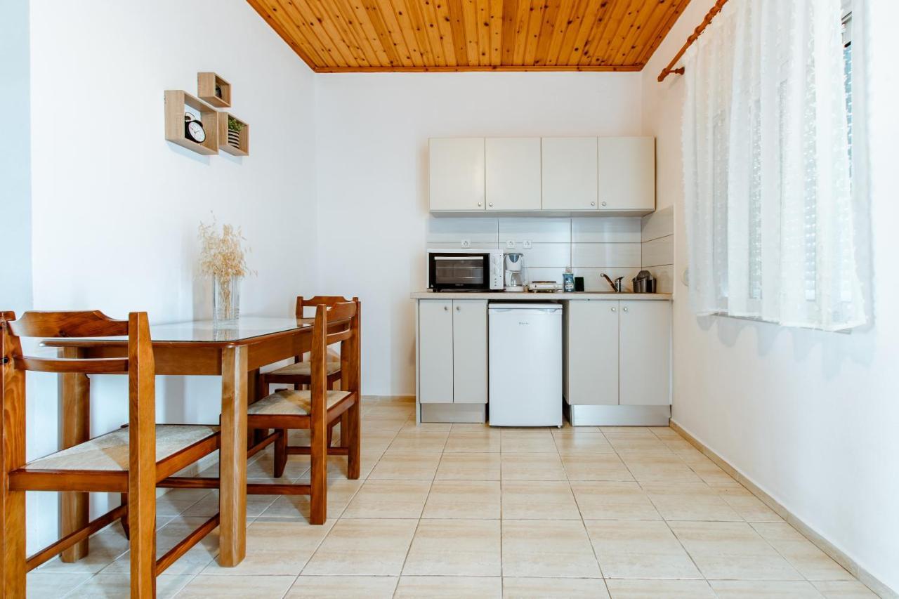 Koulouris Apartments & Studios Kalivai Exteriör bild