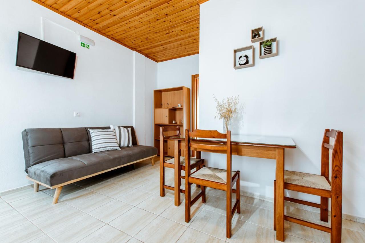 Koulouris Apartments & Studios Kalivai Exteriör bild